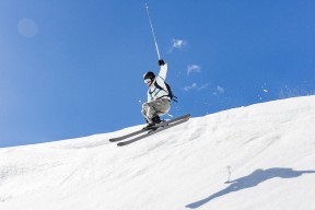 江苏体彩_回声报独家披露，热刺正式报价利物浦后卫罗宾逊，夏季转会战火重燃