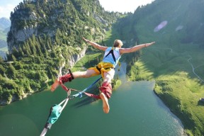 江苏体彩：鹈鹕再陷连败漩涡！不敌老鹰苦吞九连败，本赛季第二次尴尬纪录重演