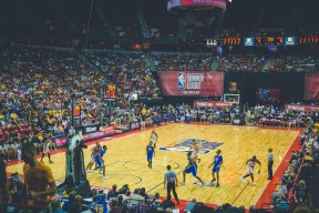 江苏体彩网：威少重登助攻王宝座，专注组织诠释球场掌控力