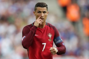 江苏体彩网官网|邵佳一青训铸就辉煌，山东泰山中场新核崛起，蒿俊闵接班人荣耀回归