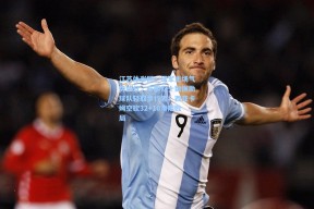 江苏体彩网：绿军主场气势如虹，布朗双十数据助球队轻取步行者；西亚卡姆空砍32+10难阻败局