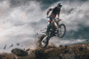 江苏体彩网-法国强援驾临青岛！海牛新赛季中场革新，保级基石已筑牢？