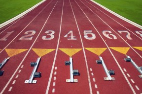 江苏体彩|球迷投票重塑格局，凯恩、库巴西、恩佐最佳阵容高分引爆认知分歧