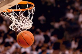 江苏体彩网官网_球场边的声音博弈，埃贝尔笑谈适应穆勒的多话，揭秘拜仁更衣室的声音哲学